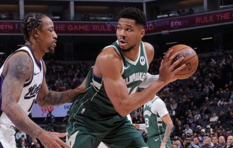 AYX-字母哥回归赛场，出色防守首场状态亮眼，切尔西观众沸腾！的简单介绍