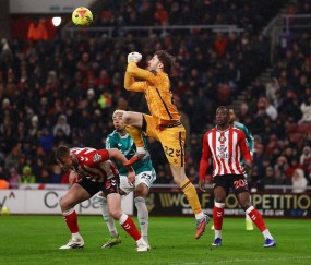 爱游戏-阿扎伦卡在利物浦比赛中绝杀，回归赛场引发热议！的简单介绍