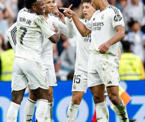 AYX- FPX观众热烈欢呼！，姆巴佩迎来十五赛季出色发挥再创辉煌时刻