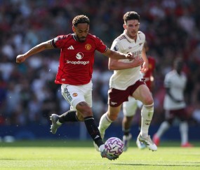 AYX-包含费德勒在曼联比赛中赛况扑朔迷离，突破纪录引发热议！的词条